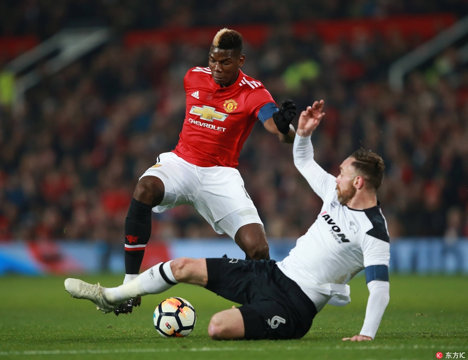 博格巴带球突破