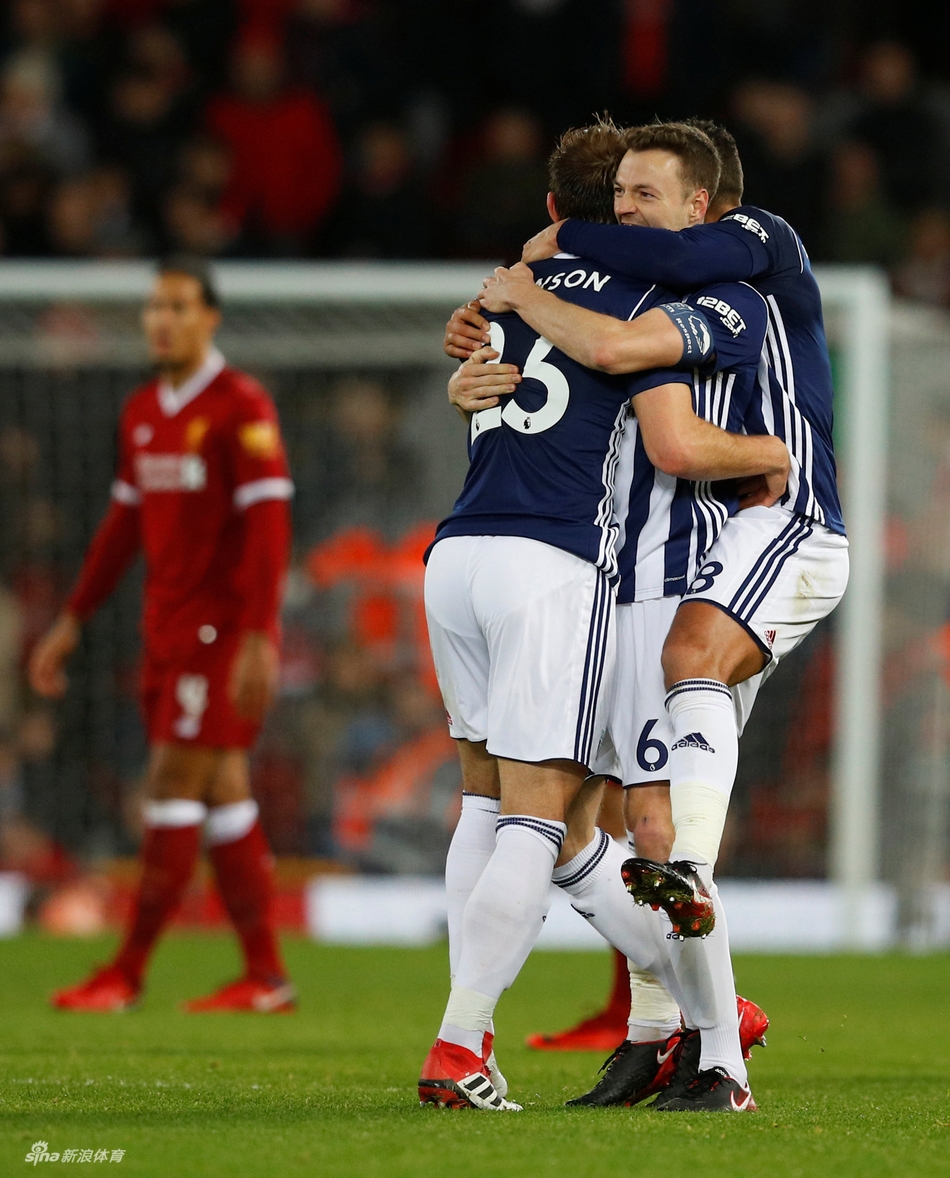 西布朗球员庆祝进球