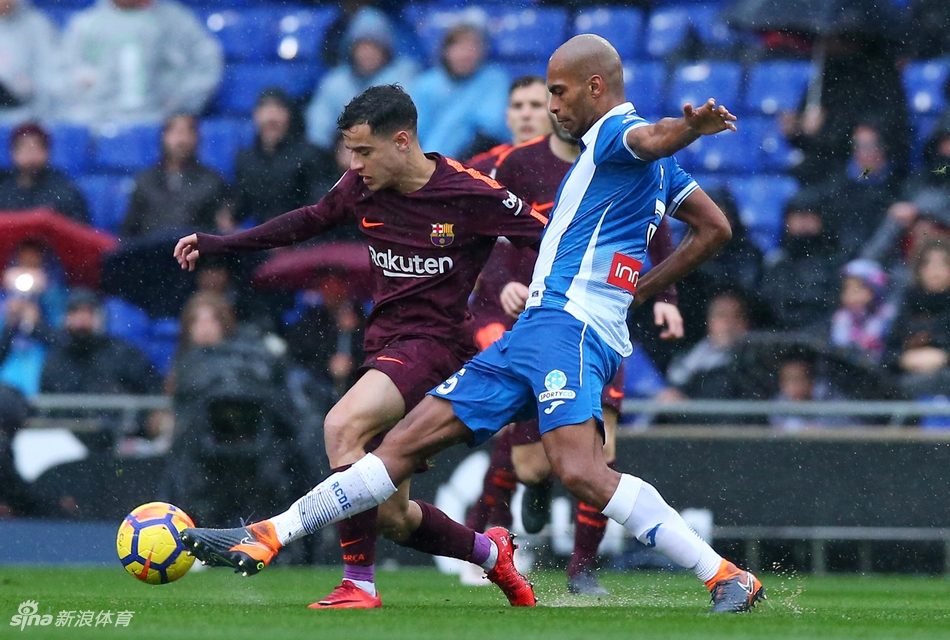 库蒂尼奥带球突破