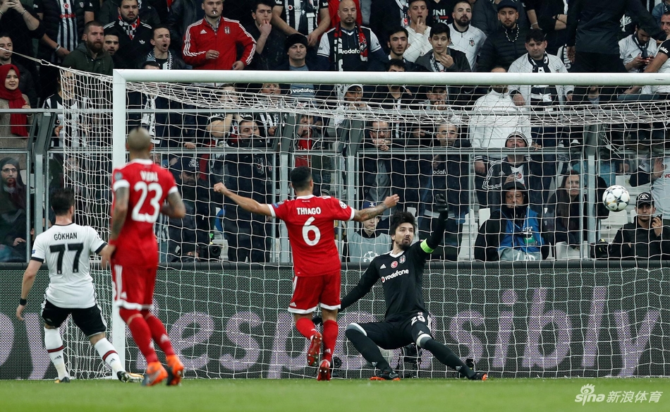 穆勒传中蒂亚戈抢点破门