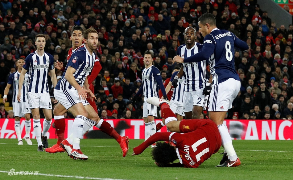 萨拉赫禁区内被放倒