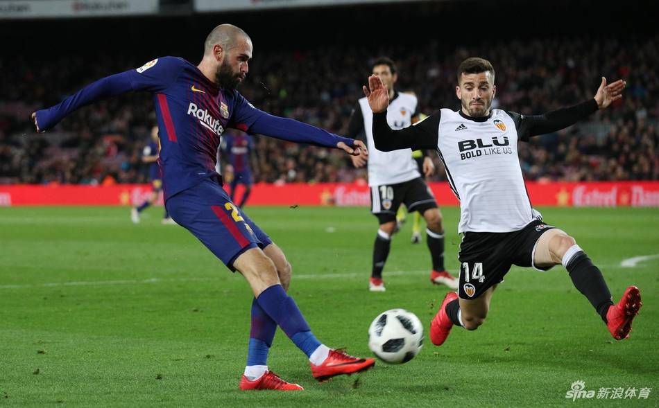 比达尔右路传中