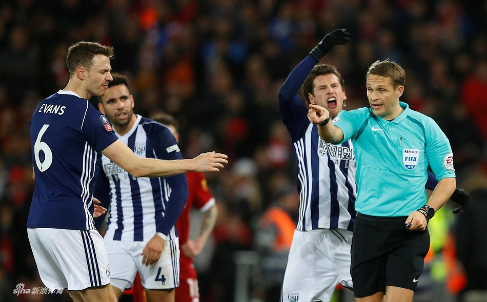 西布朗球员怒吼裁判