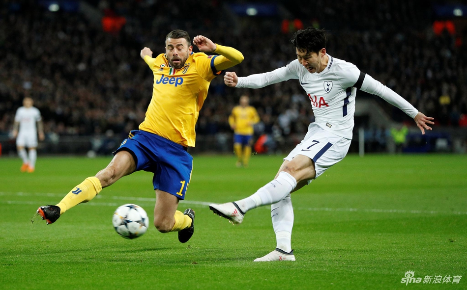 孙兴民射门受阻