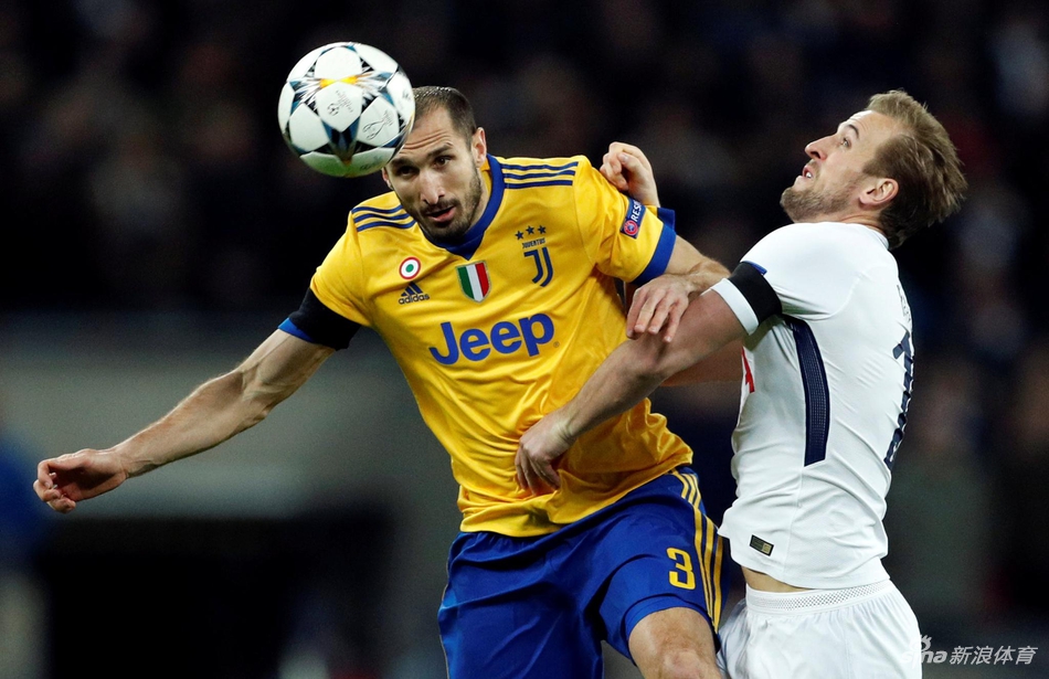 凯恩与基耶利尼拼抢