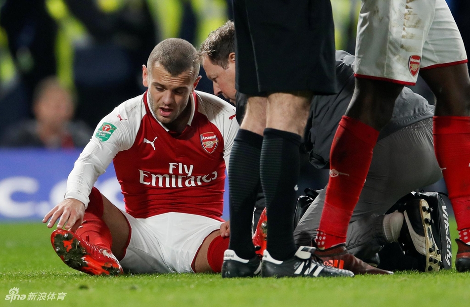 小威胁受伤倒地