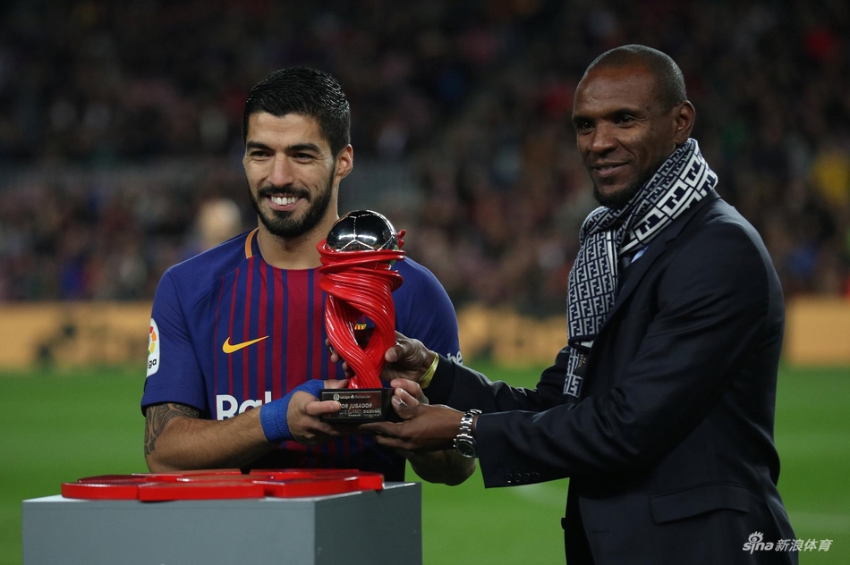 苏牙领取西甲12月最佳球员奖