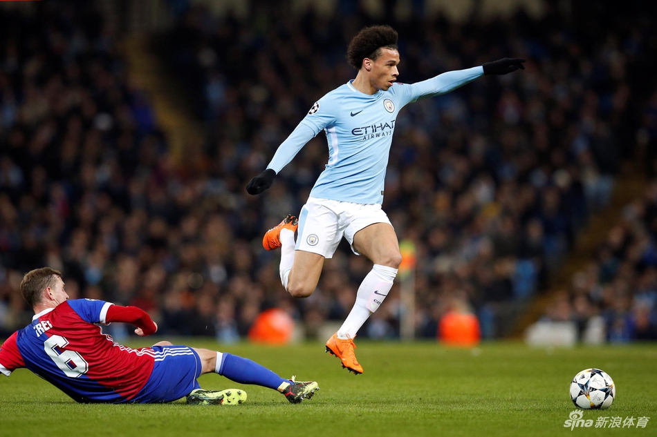 萨内遭遇对方飞铲