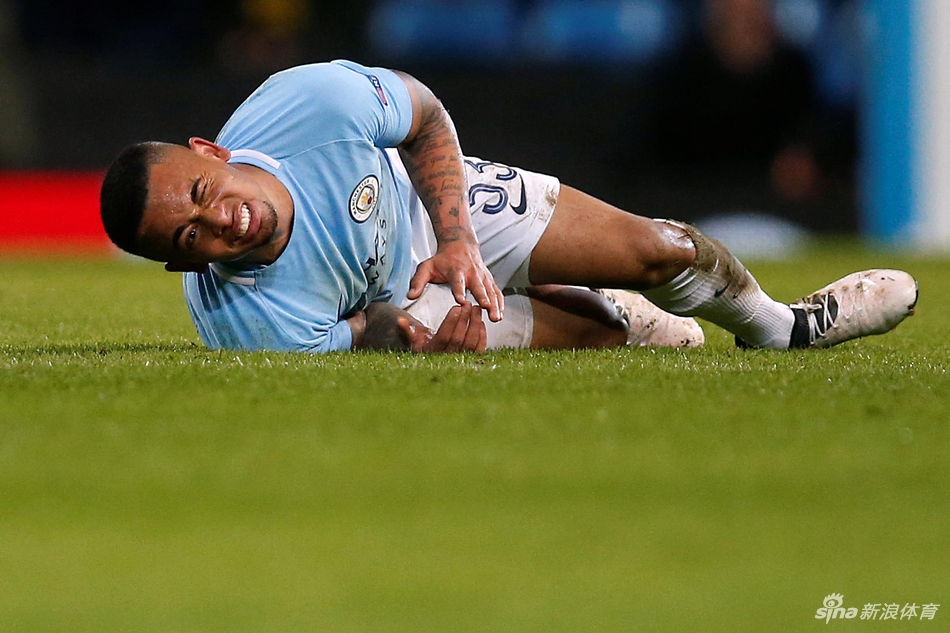 热苏斯痛苦倒地