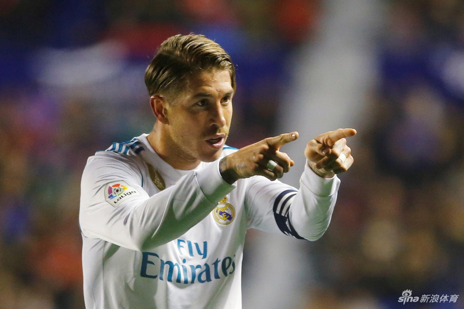 拉莫斯庆祝进球