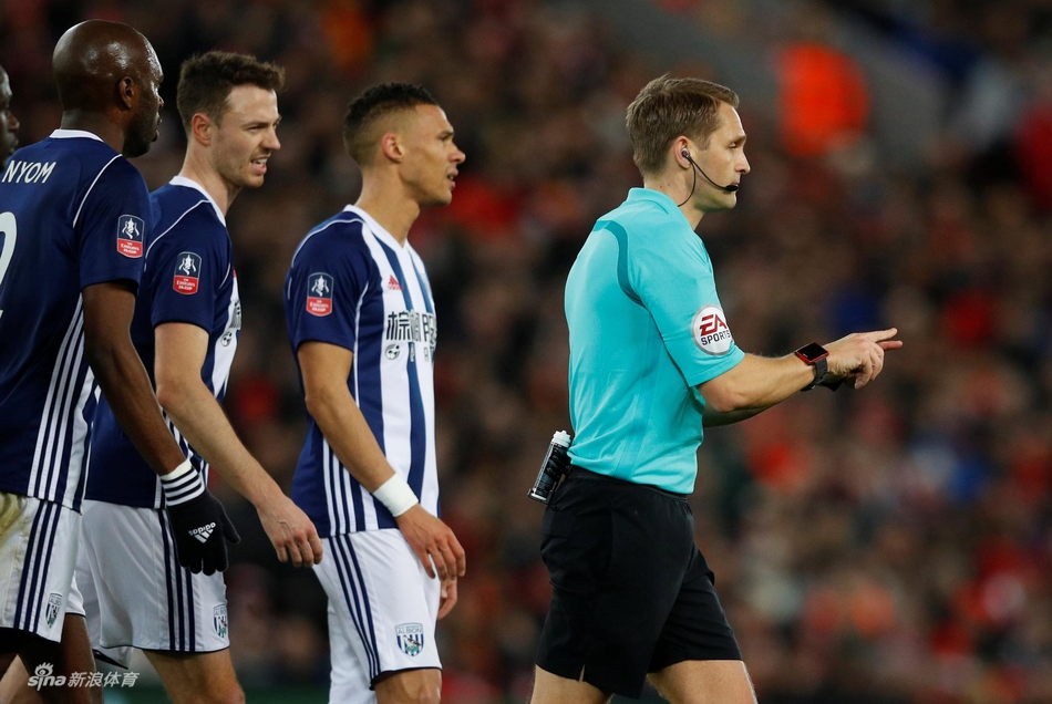 视频判罚引起西布朗球员不满