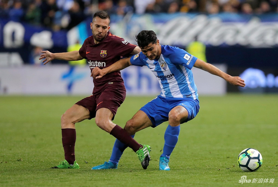 阿尔巴积极拼抢