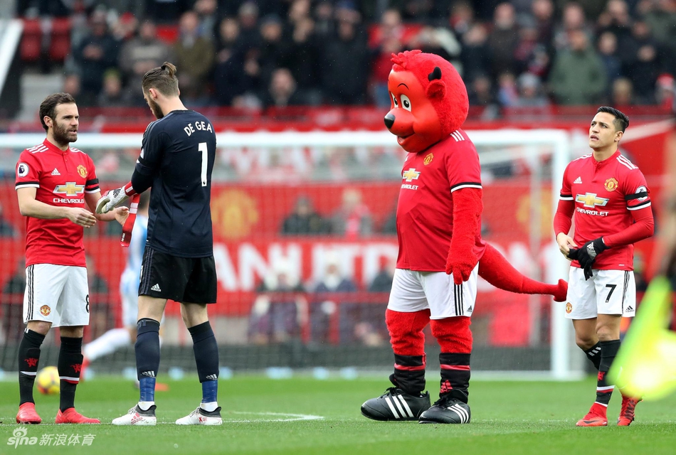 马塔与德赫亚相互鼓劲