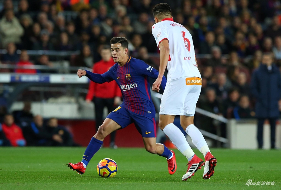 库蒂尼奥带球突破