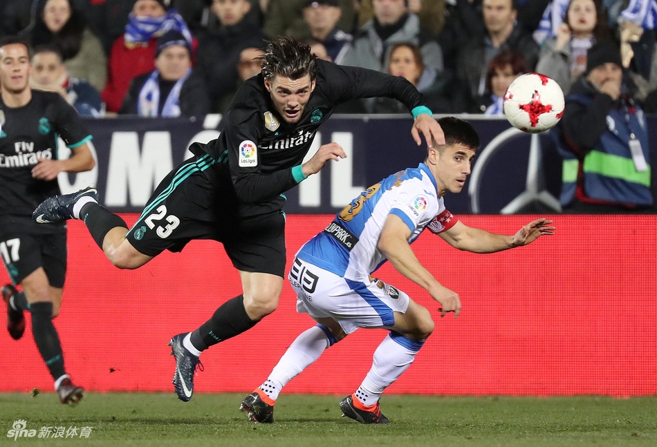 科瓦契奇中场突破受阻