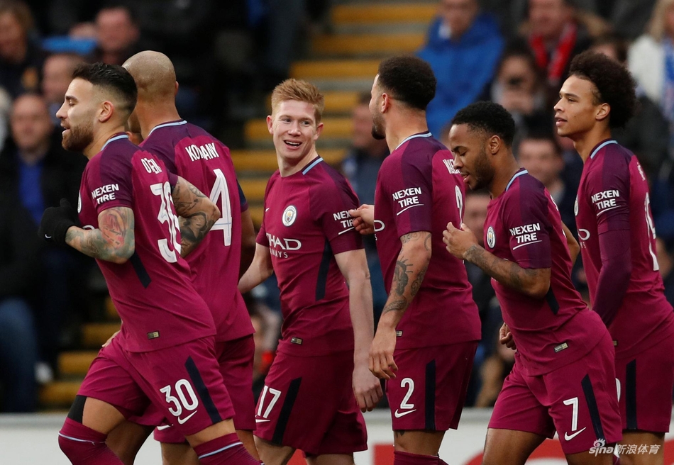 德布劳内任意球破门全队庆祝