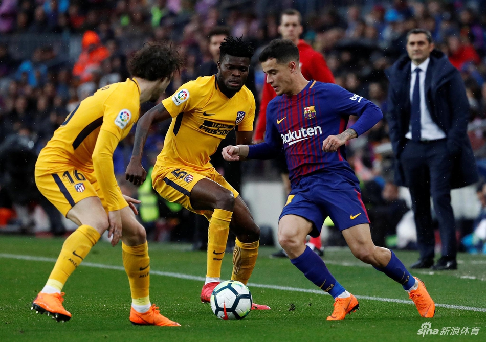 库蒂尼奥以一敌二