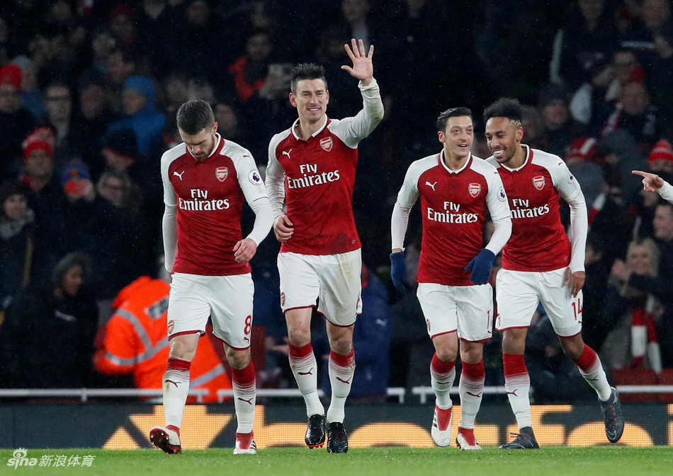 科斯切尔尼笑容满面