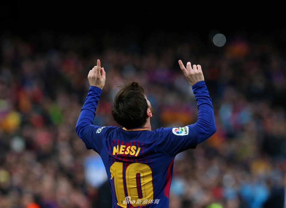 梅西指天庆祝