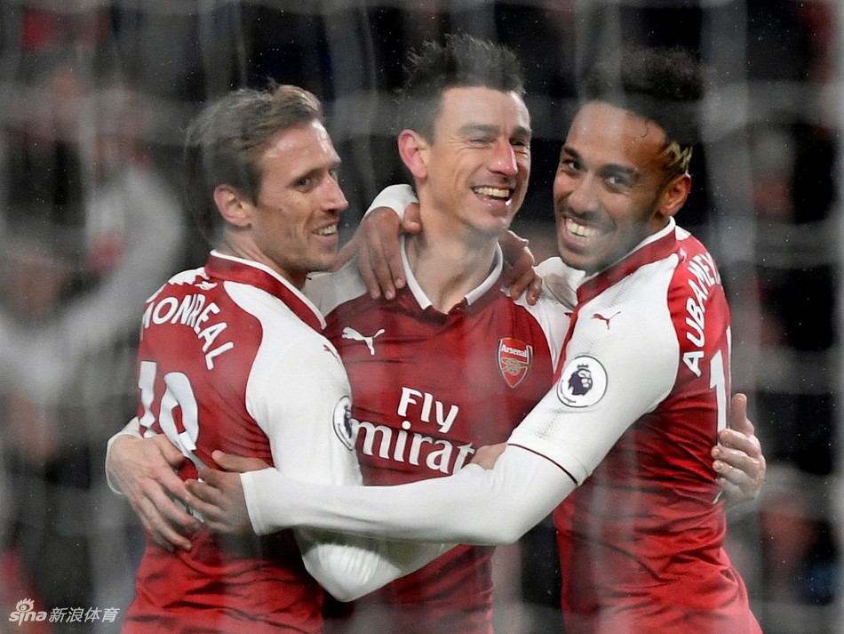阿森纳全队庆祝进球
