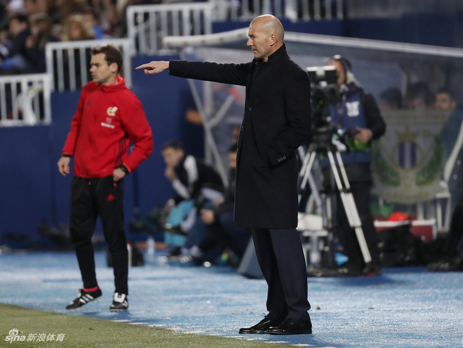 齐达内场边指挥
