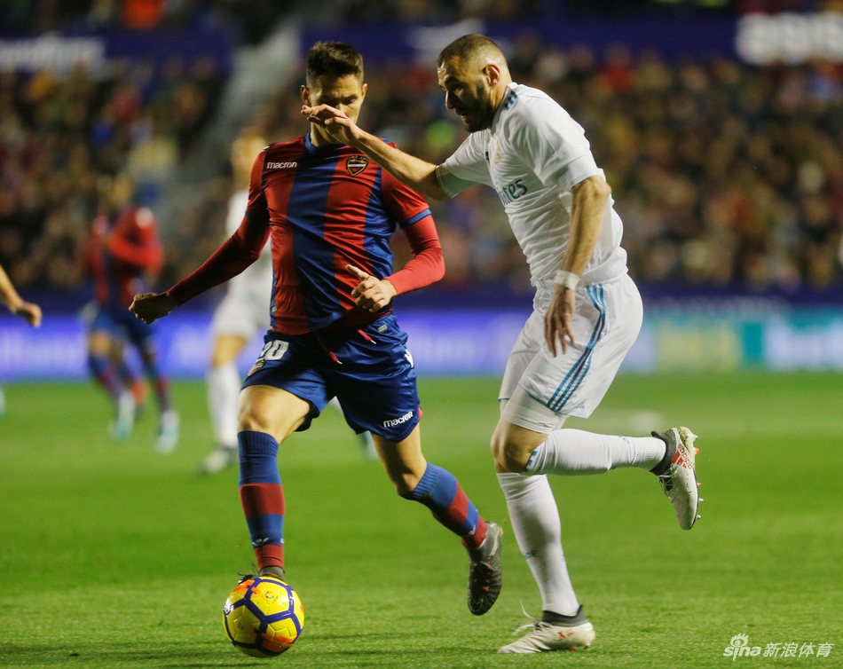 本泽马左路突破