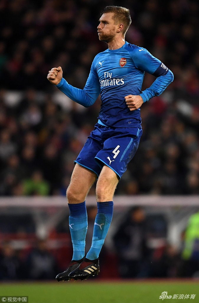 默特萨克庆祝进球