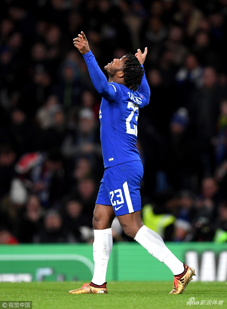 巴舒亚伊指天庆祝