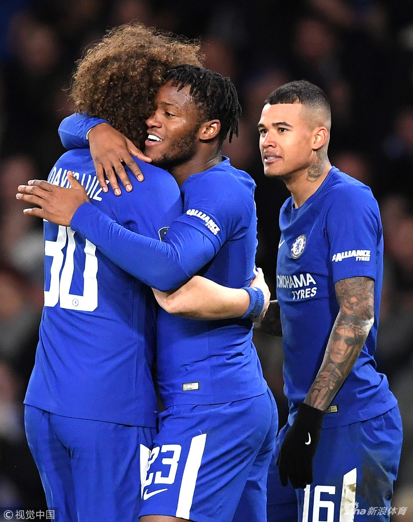 巴舒亚伊拥抱庆祝