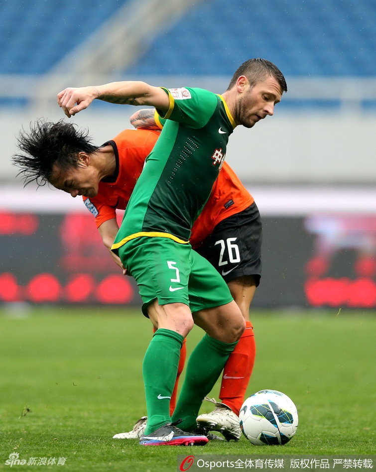 0-1不敌国安 柯钊与马季奇缠斗