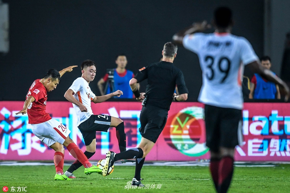 于汉超射门瞬间