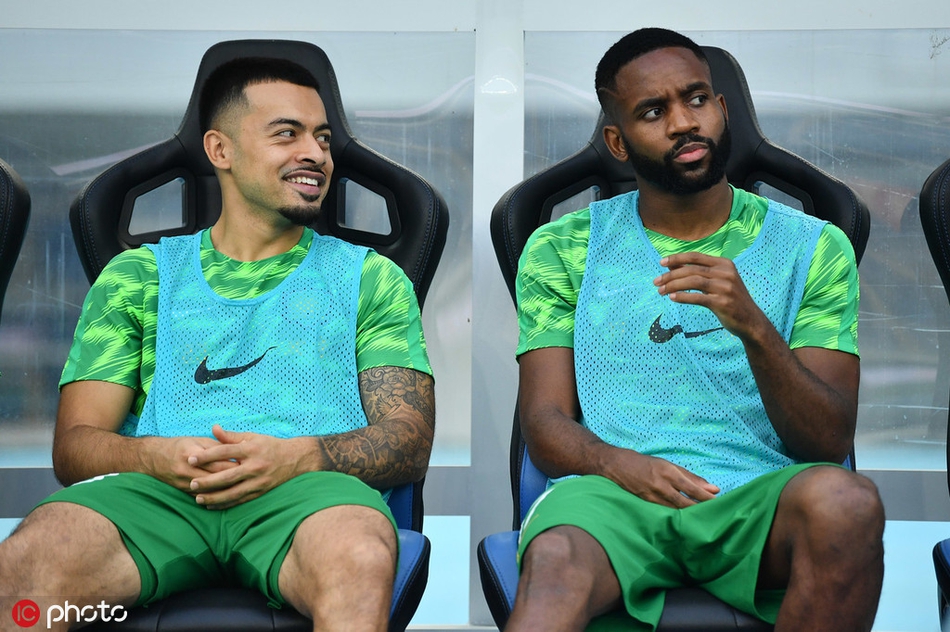 巴坎布李可坐镇替补席