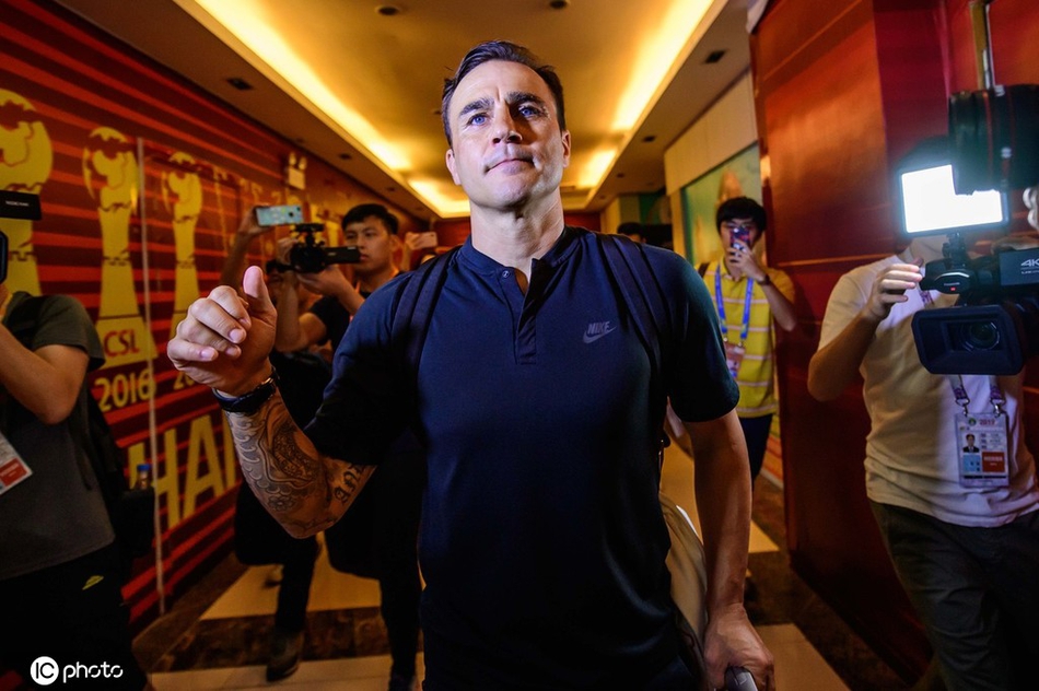 卡纳瓦罗离开球场