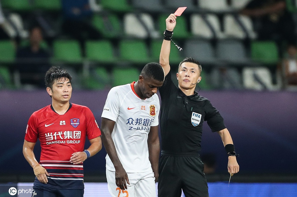 被红牌罚下