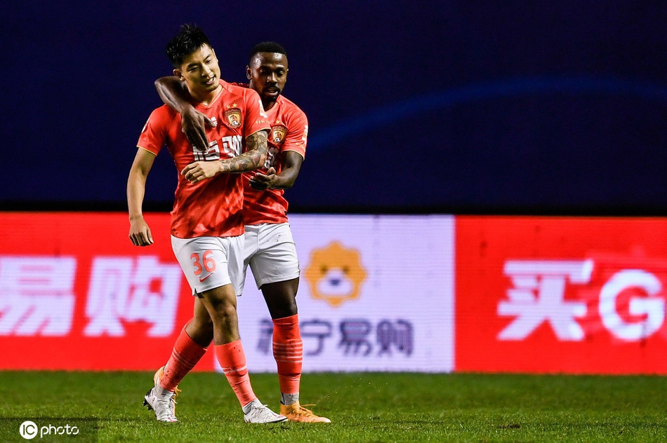 何超扳回一球・