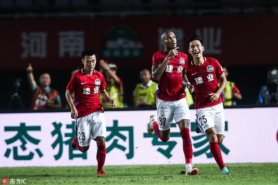 卡兰加庆祝进球