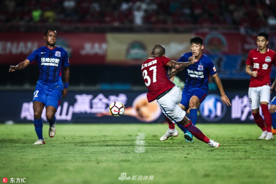 卡兰加射门瞬间