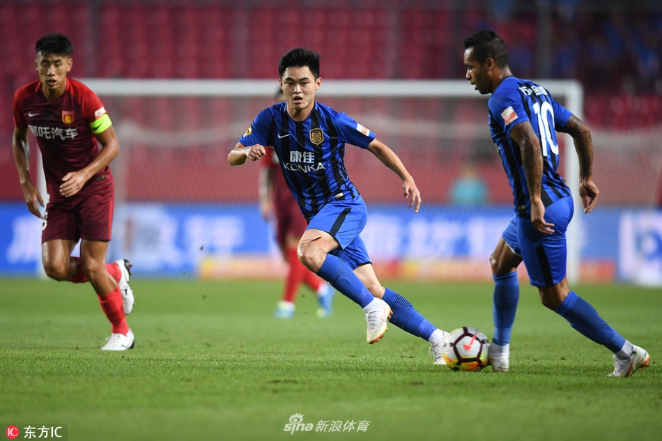 特谢拉拿球黄紫昌跑位