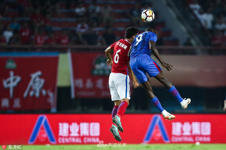 重回中超的登巴巴对抗冯卓毅