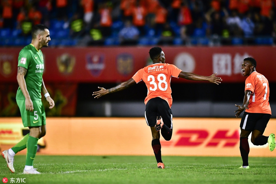 穆坎乔庆祝进球