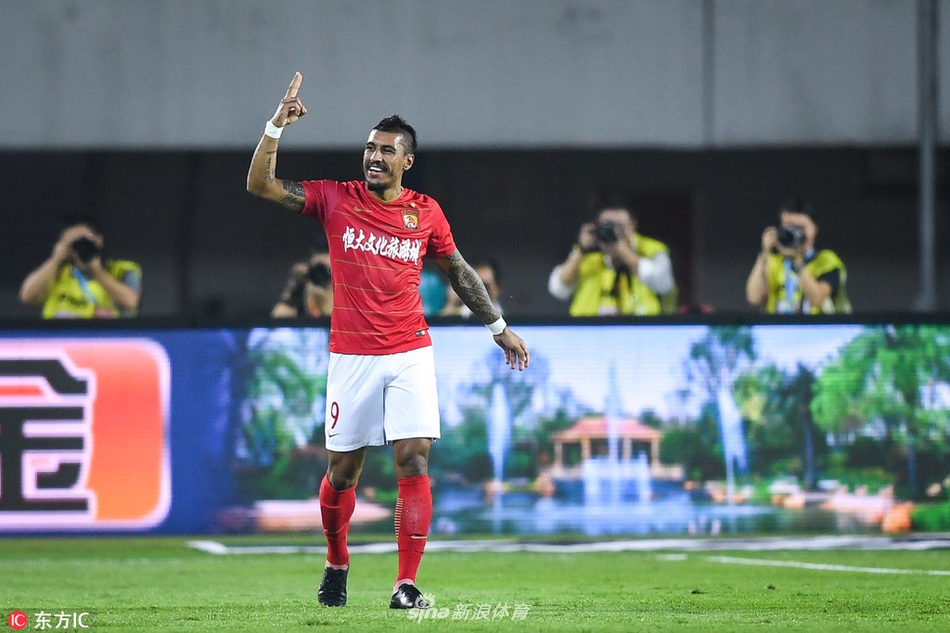 暴力鸟庆祝进球