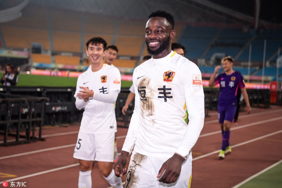 斯威众将赛后谢场面露喜色