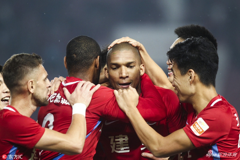 卡兰加庆祝自己破门