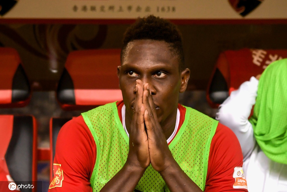 悲痛万分!深圳降级后球员痛哭