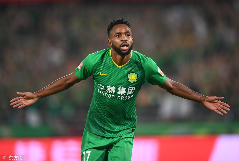 巴坎布庆祝进球