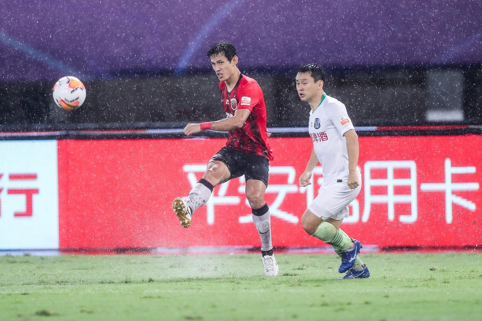 [中超]上海上港2-1青岛黄海