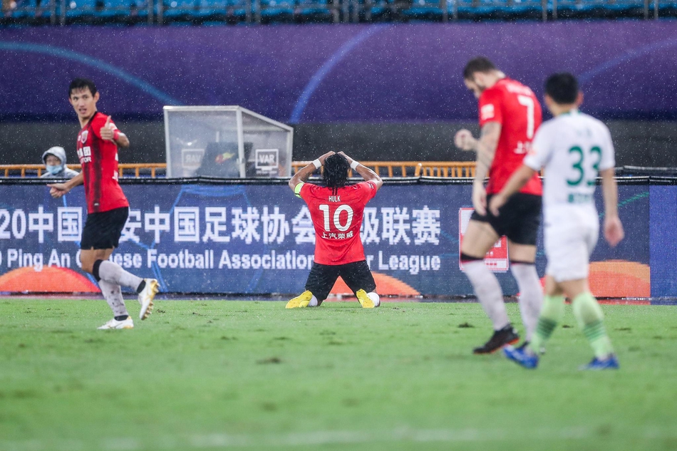 [中超]上海上港2-1青岛黄海