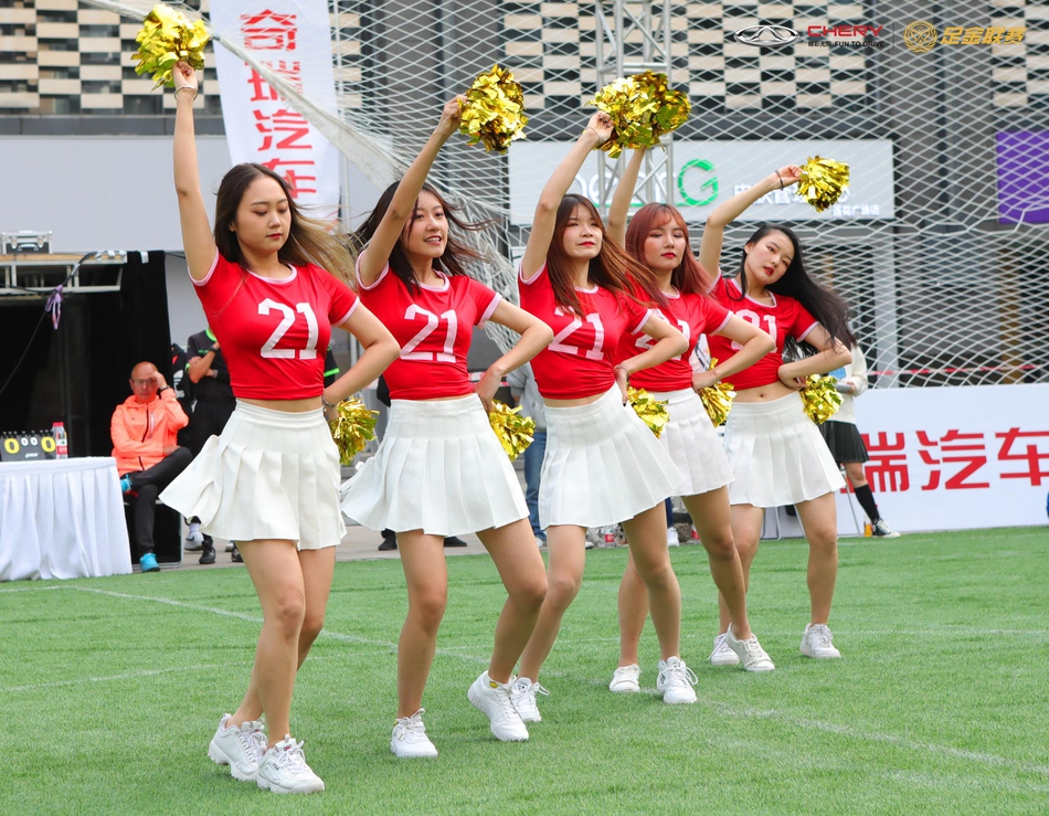 青春靓丽!啦啦队美女舞动杭州