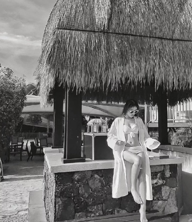 深圳啦啦队小花麦丹娜甜美私房照 是恋爱的感觉！