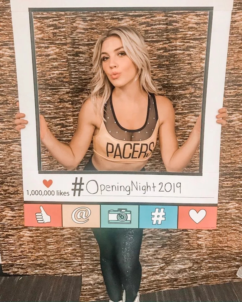 美艳步行者啦啦队员身材绝佳 身为管理学高材生才貌双全